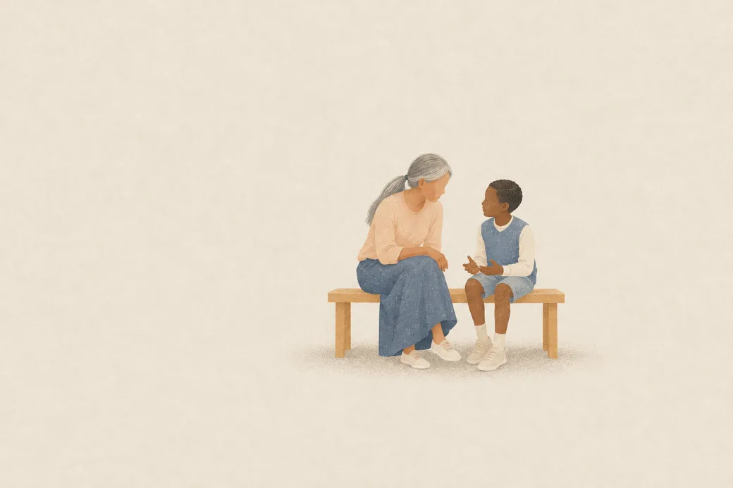 KI-generierte Illustration: Eine ältere Frau und ein Junge sitzen nebeneinander auf einer Holzbank und unterhalten sich auf Augenhöhe.